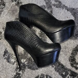 Bebe Kyra Black Platform Croco Booties Heels
